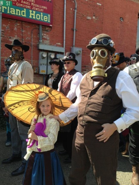 1374769_666245393394560_137022943_n